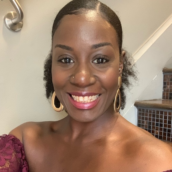 Meet your Posher, Gigi! - Picture 1 of 2